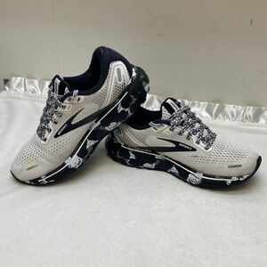 Brooks Ghost 14 running shoes white & black camouflage women’s size 7.5